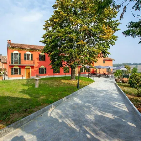 Semesterbostad Stylish In Its Own Vineyard With Pool Altavilla Monferrato