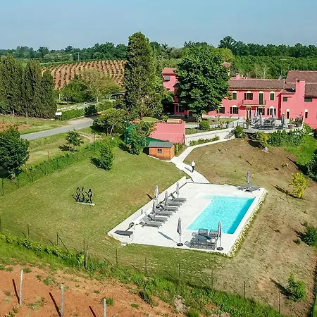 Stylish In Its Own Vineyard With Pool Semesterbostad