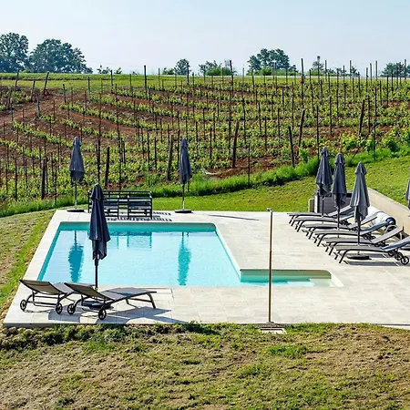 בית נופש Stylish In Its Own Vineyard With Pool *